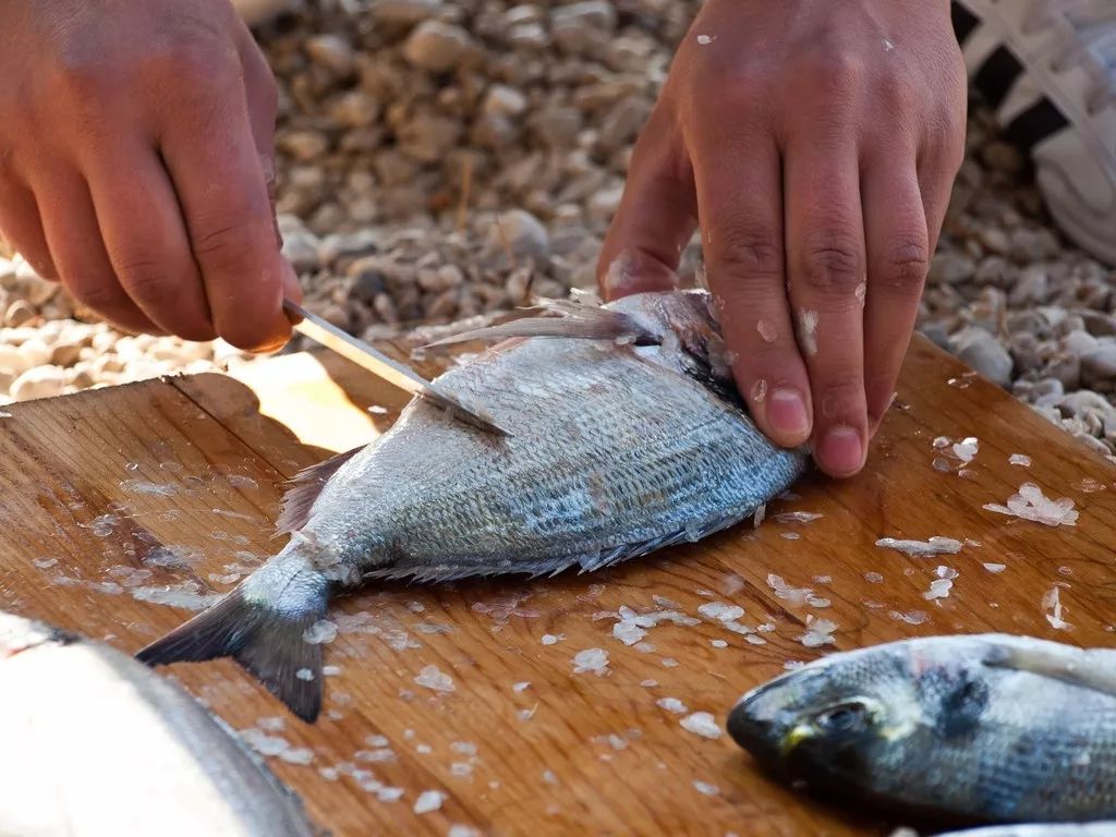 被海鲜扎手了要怎么处理,被煮熟的海鲜扎手有危险吗