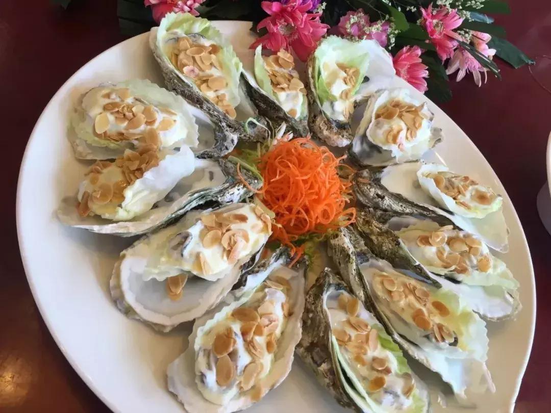 三亚火车头万人海鲜广场哪家好吃,在三亚3000元一桌的海鲜大餐