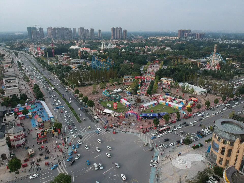 去外地旅游半路堵人,出去游玩堵在高速上怎么办