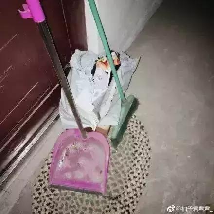 灏忓摜鍝ュ湪缃戜笂涔版満鍣ㄤ汉濂冲弸,灏忎紮缃戣喘鍏呮皵濂冲弸琚伔