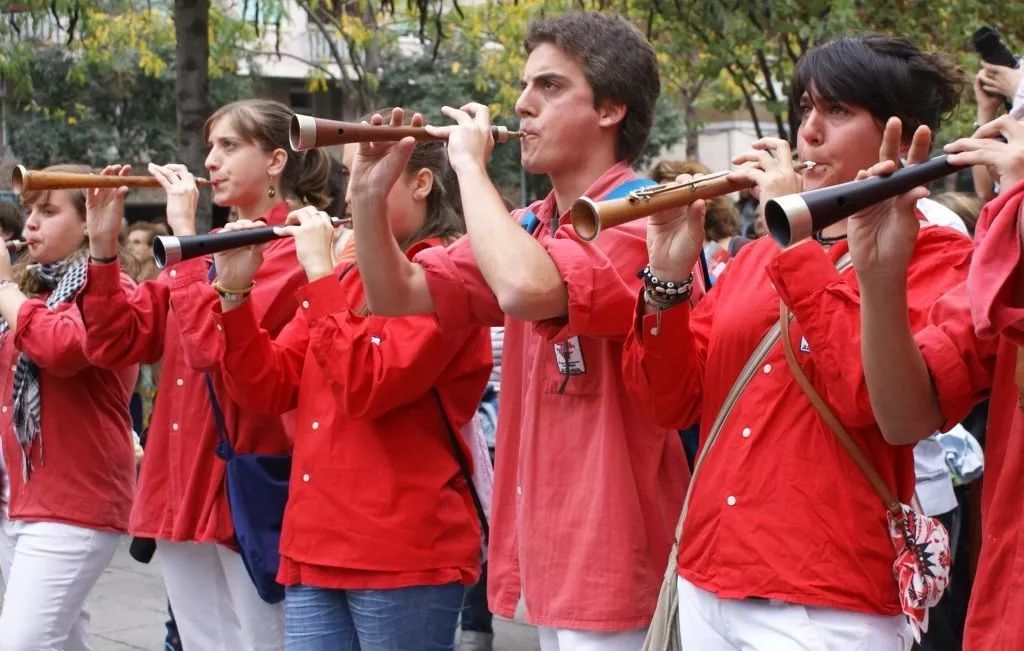 西班牙叠人塔全过程,西班牙叠人塔事故