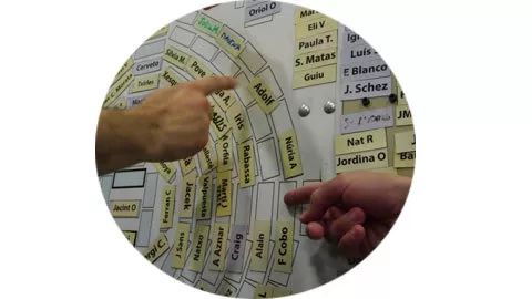 西班牙叠人塔全过程,西班牙叠人塔事故