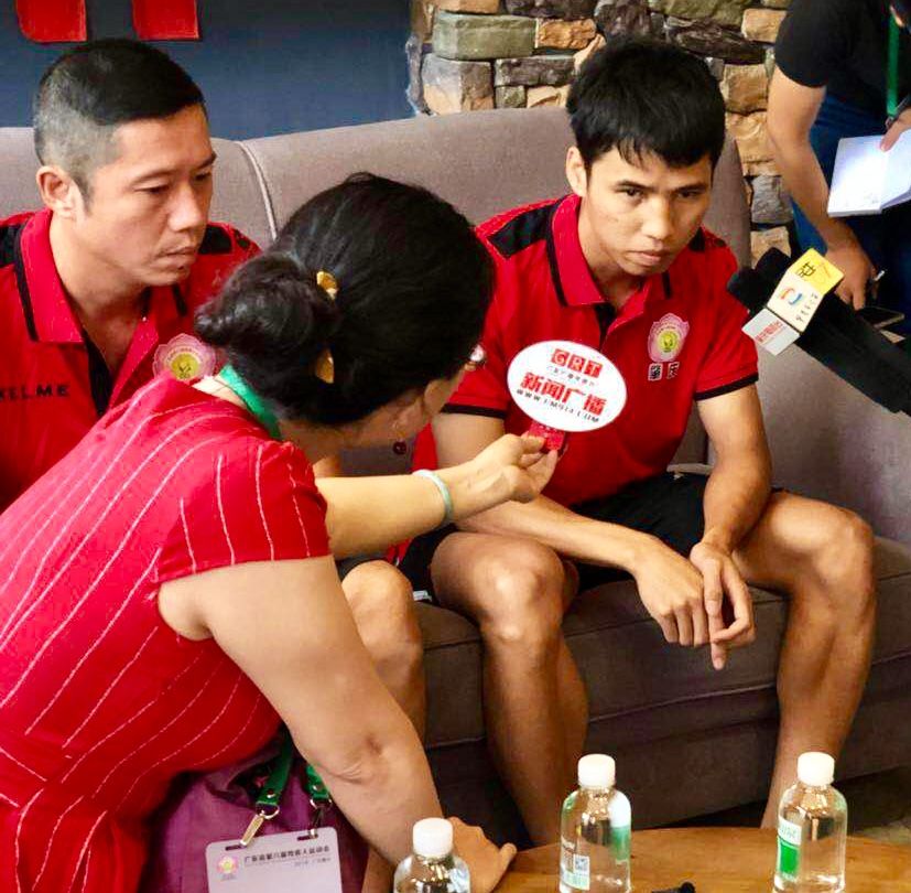 绿茵场上的别样风采——盲人足球队队员梁仲志的故事