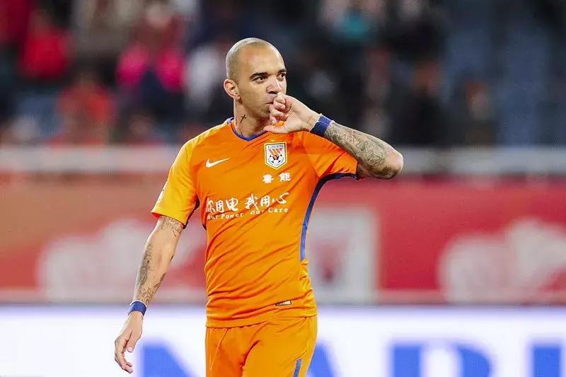 国足球员身材走样德布劳内,国足胖肚子