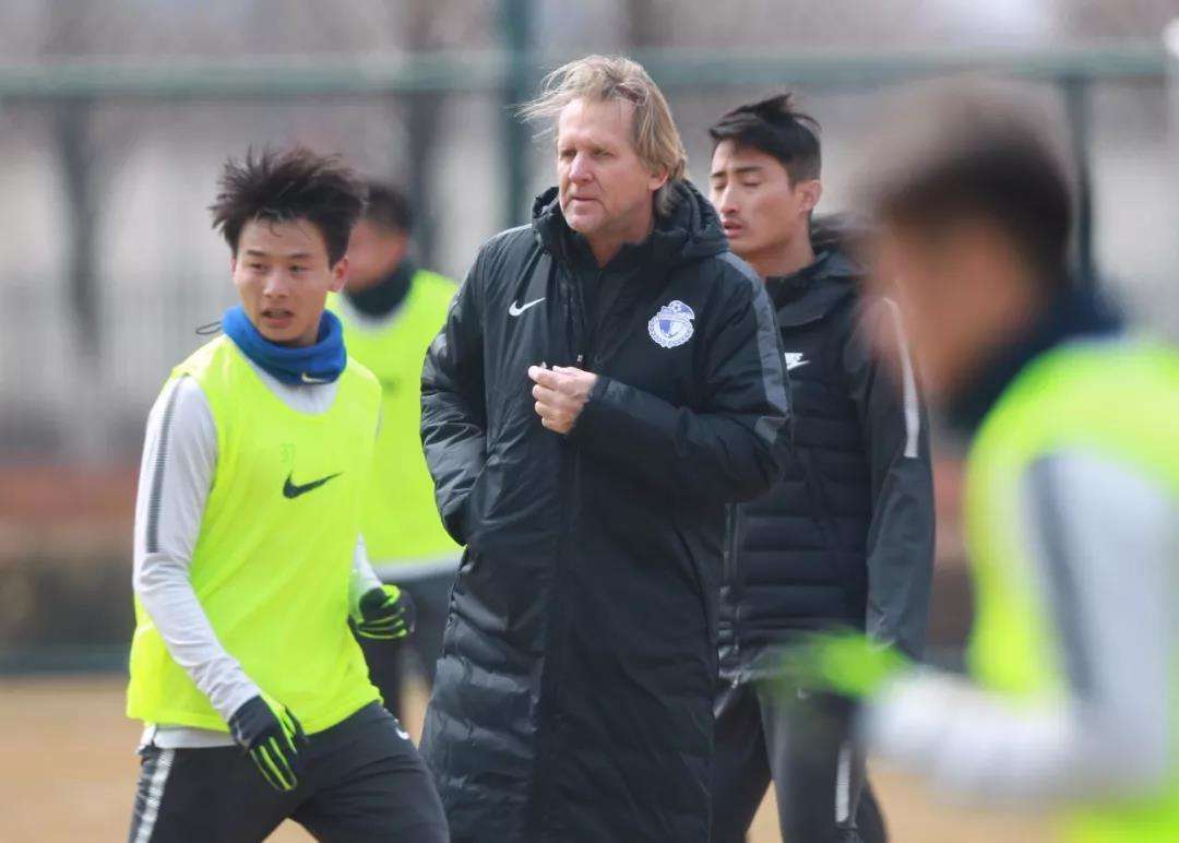 大连高层评价舒斯特尔,舒斯特尔大连对鲁能