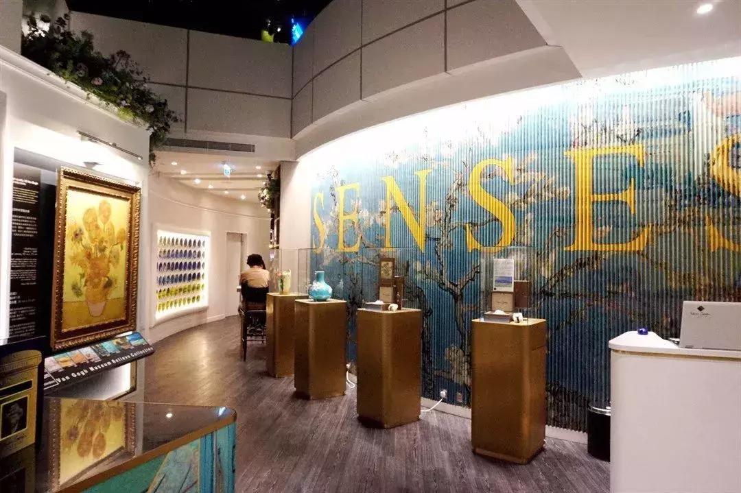 梵高全沉浸式艺术馆深圳店,梵高展厅礼品店