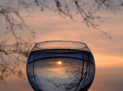 人走茶就凉就不要去问为什么,人走茶凉是自然规律人没走就茶凉