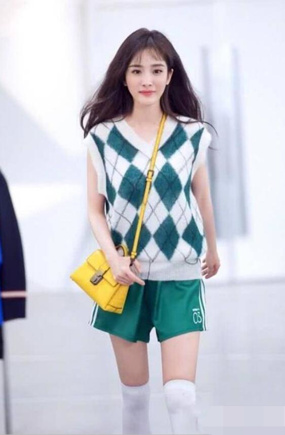 21岁关晓彤与32岁杨幂,杨幂和关晓彤同岁