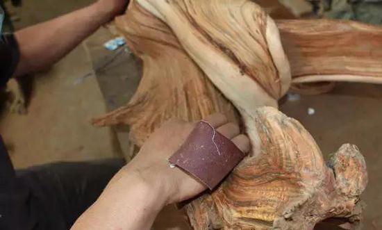 崖柏凹槽用什么工具打磨,打磨崖柏根雕的视频教程