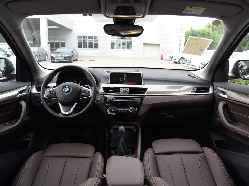 华晨宝马x1提车作业,2022款宝马x1车主提车