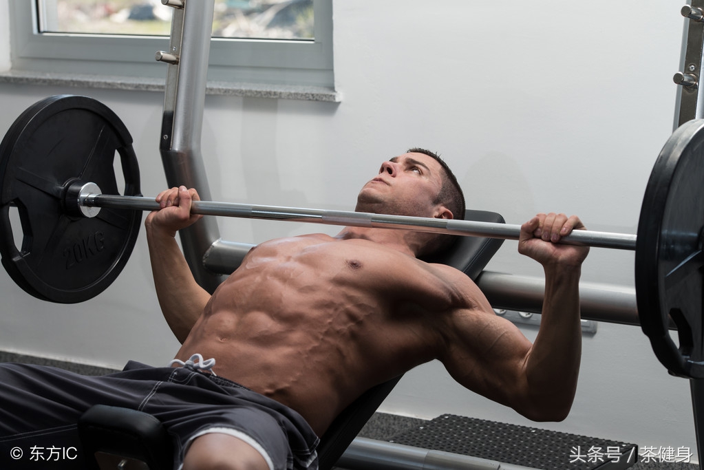 初学者怎么练习卧推,卧推快速提升技巧