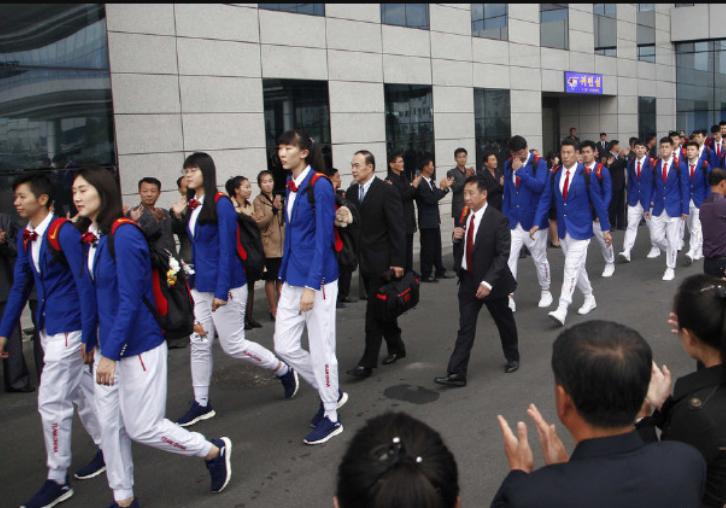 姚明再度身兼三职,中国男篮红蓝两队合体,混编阵容出访有惊喜