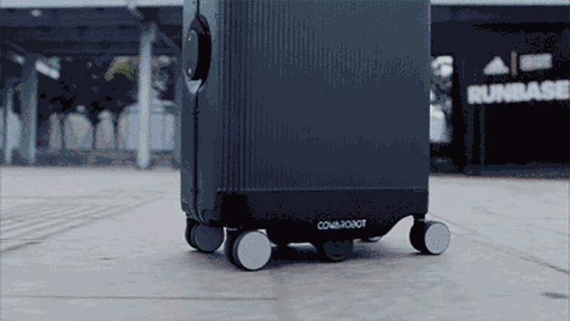 这款行李箱会自己动，超方便，酷！