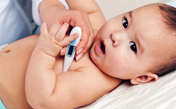 宝宝发烧怎么办最快最有效,宝宝发烧了该怎么办才好