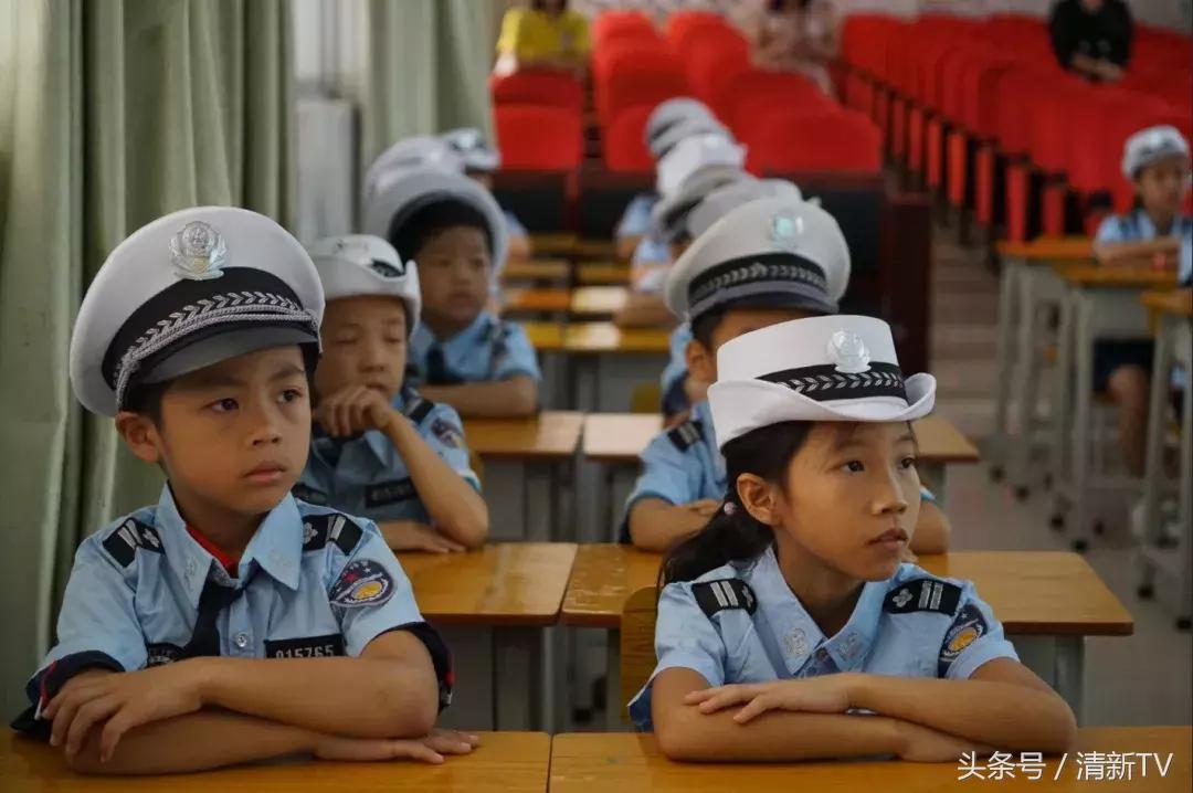 小学生当交警感受,成为交警