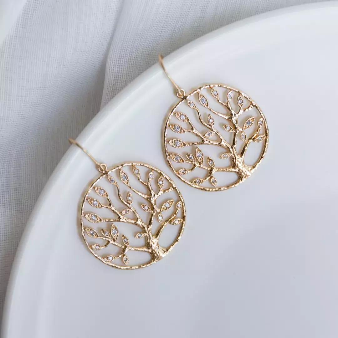 为了好看的耳钉打了耳洞,耳环推荐小众无耳洞