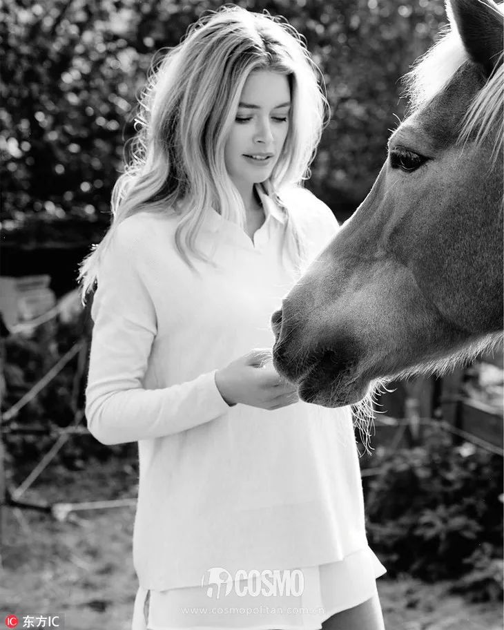 俞飞鸿红色西服,俞飞鸿毛衣穿搭