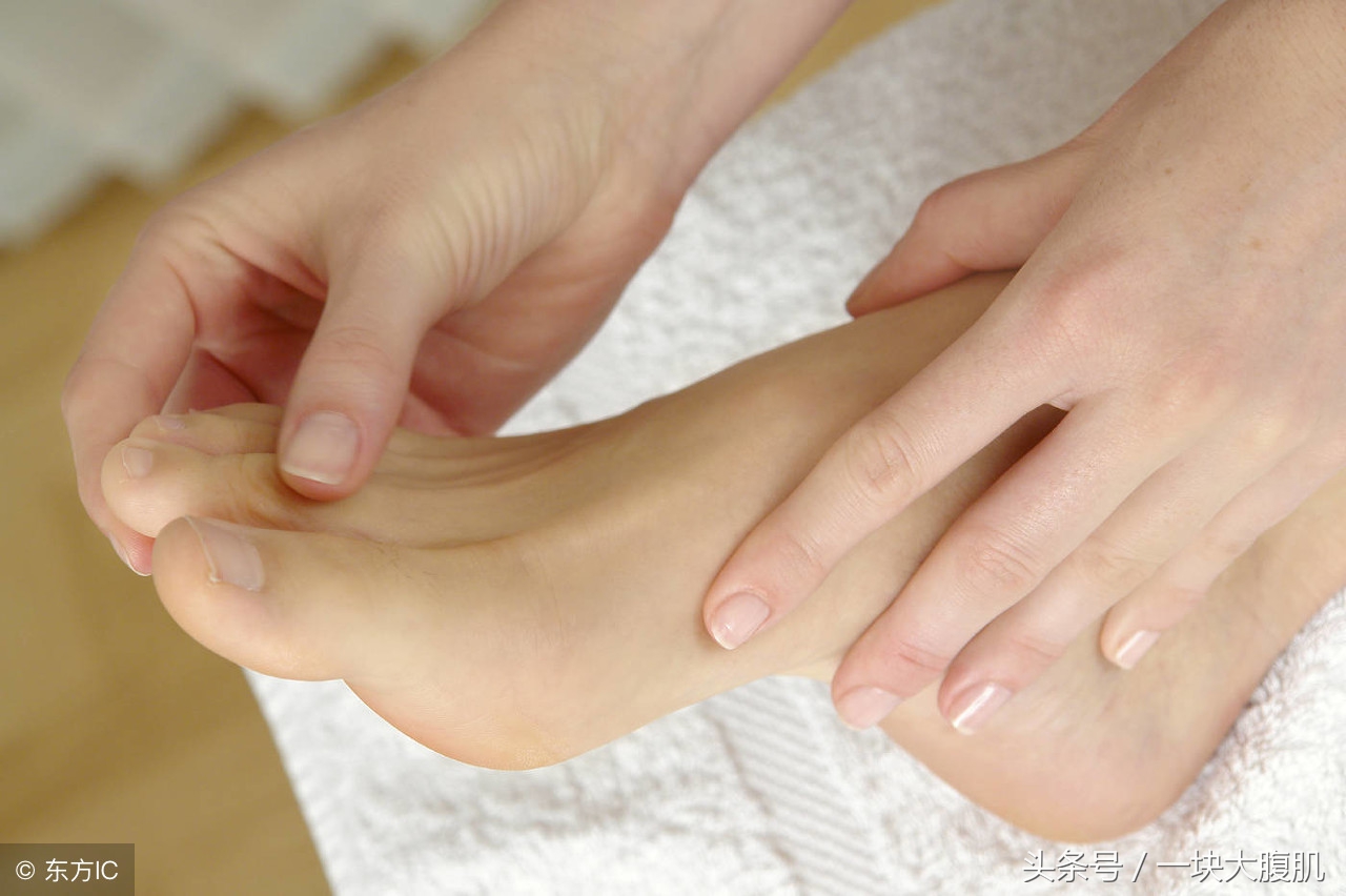 艾草泡脚祛湿去寒去脚气,湿热脚气怎么艾灸