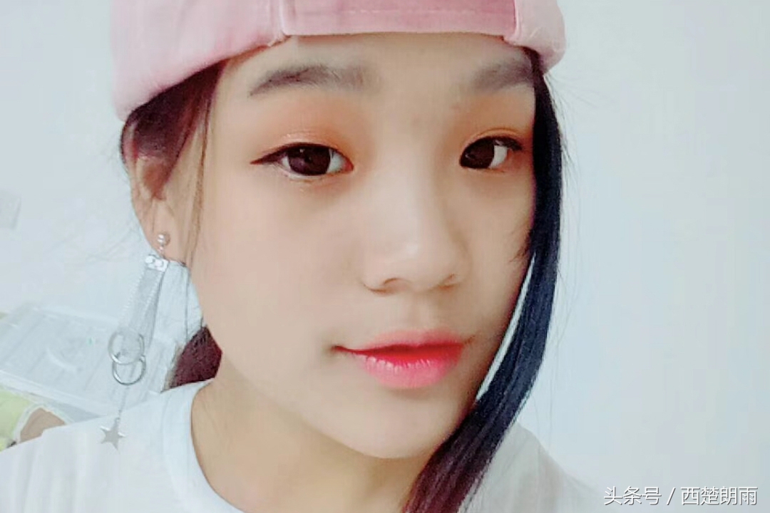 单亲妈妈带重病女儿求医,单亲妈妈带重病女儿艰难求医