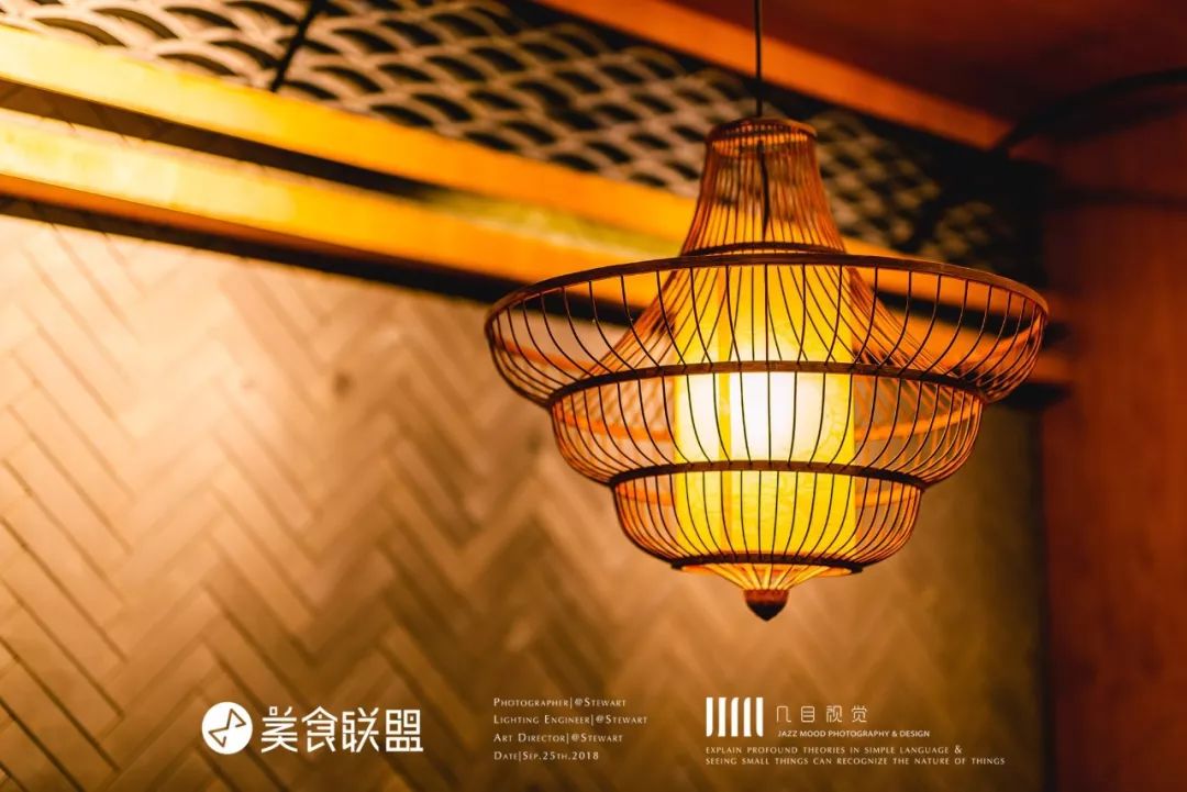 昆明南屏街90㎡小店，用60cm的一大锅装着比头大的“臭味”美食