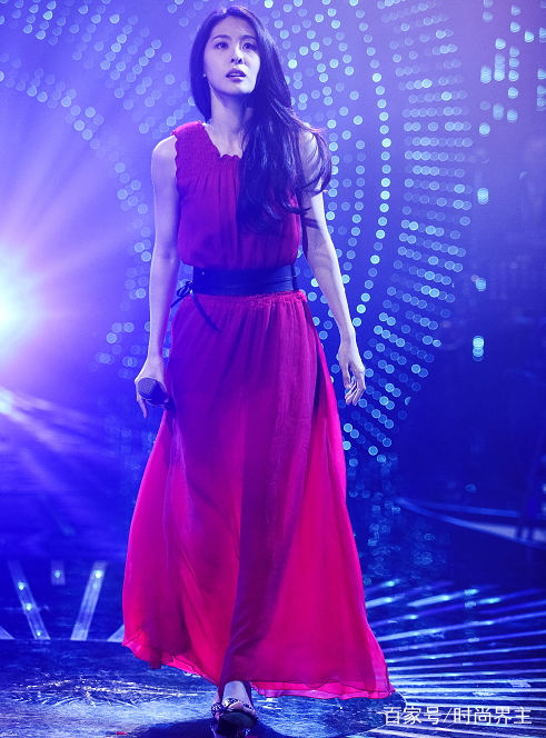 张碧晨惊艳礼服,张碧晨露腿礼服