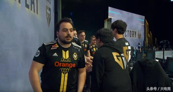 S8小组赛首日综述:LPL全胜,LCK战队翻车,遭欧洲大佬“*击狙**”!