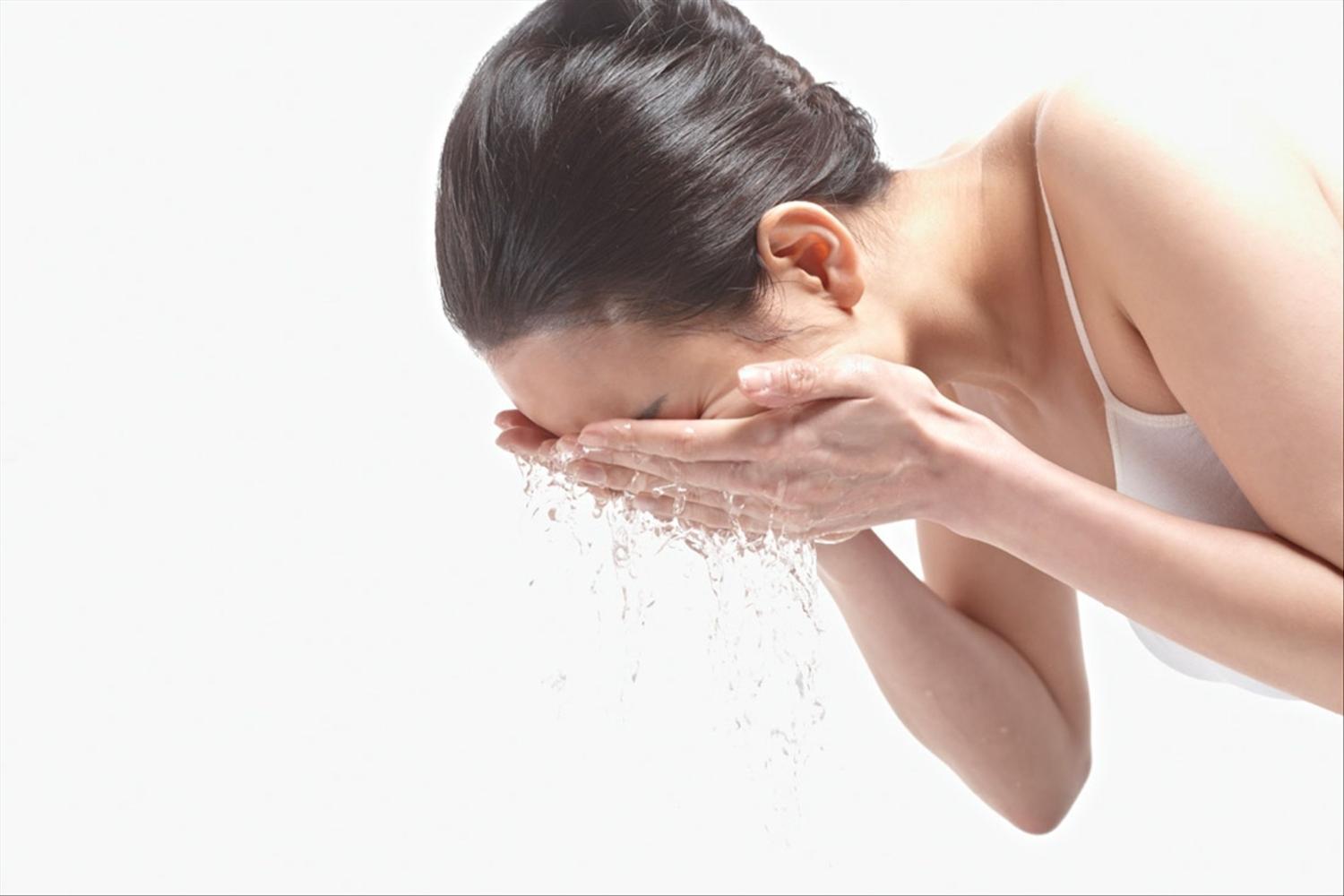 痘痘要不要处理,痘痘反复长别用手挤教你正确祛痘