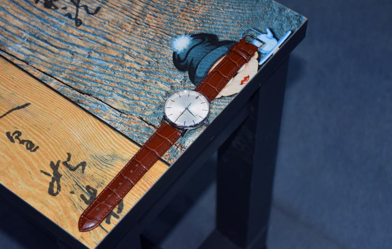 小米有品销售的轻派机械表，除了全自动机芯外实用功能也不少