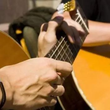 网上买琴行哪个品牌好价格合适,琴行选购的注意事项