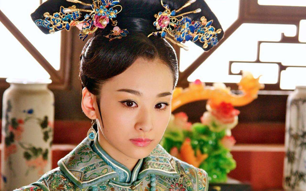 正妻常鞭打小妾极尽羞辱，谁知不久小妾做了正妻，正妻成了奴婢