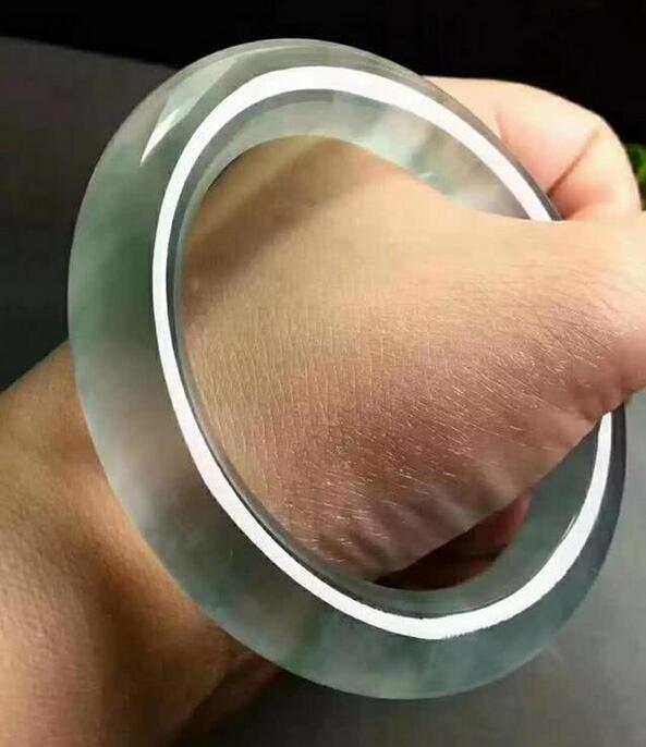 19万拿下翡翠原石切开整个满绿,翡翠原石切出天价翡翠