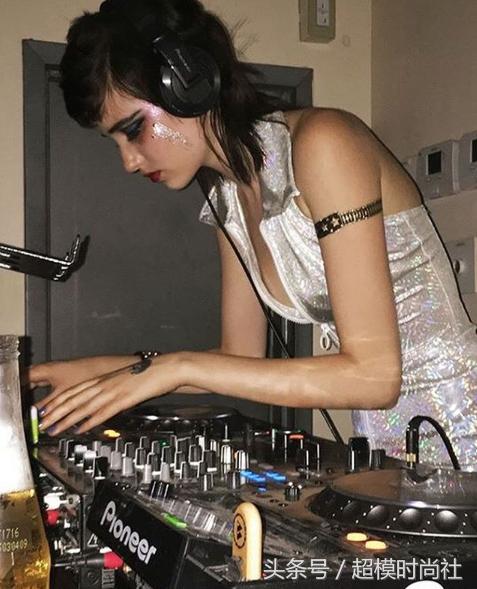 美版小松菜奈，厌世颜小仙女，私底下却是沉迷丧文化的病娇宅？