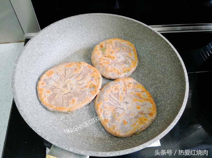 为什么做馅饼面不熟,为什么自己做的馅饼很硬