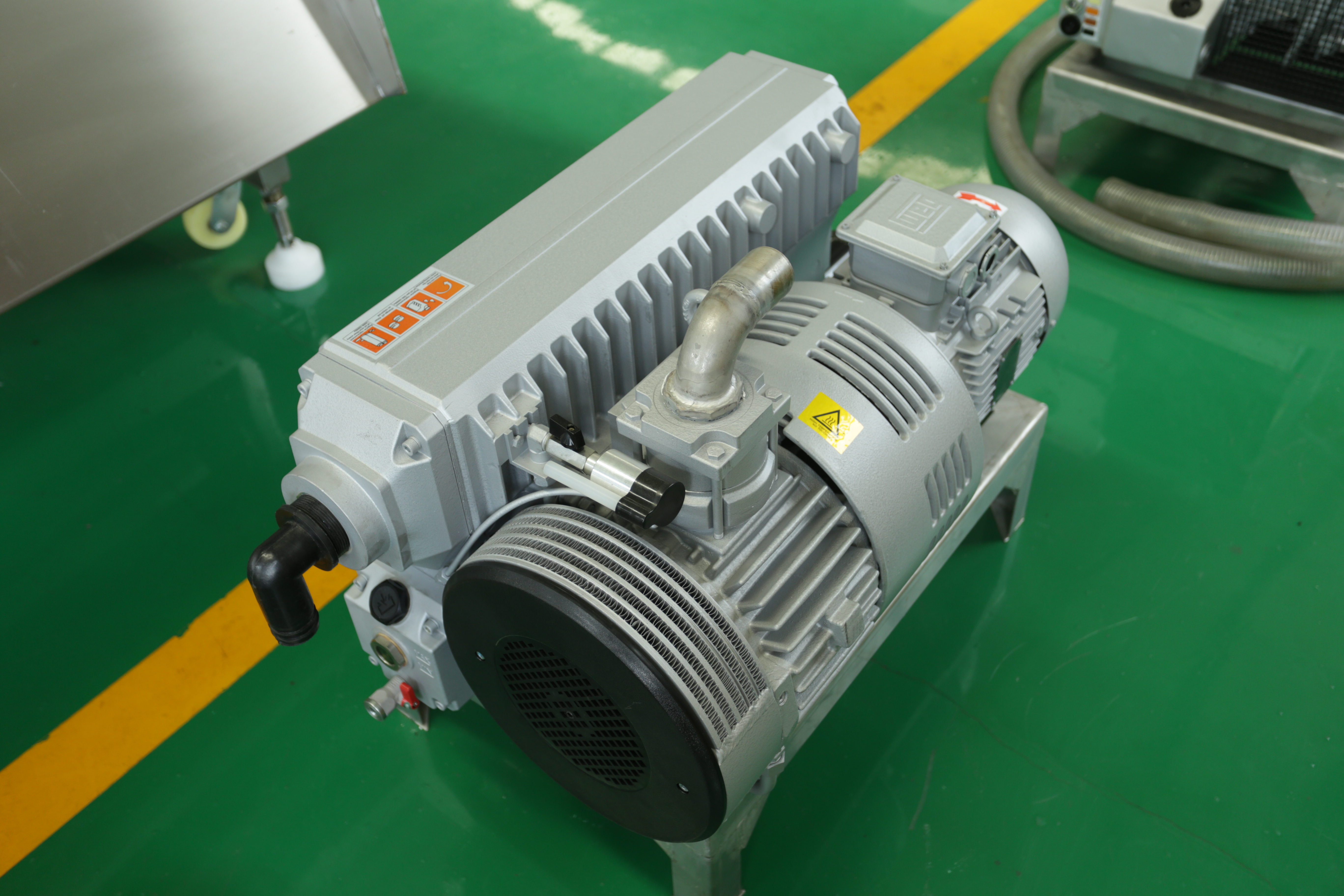 全自动拉伸膜真空包装机工作视频,连续式拉伸膜真空包装机规格