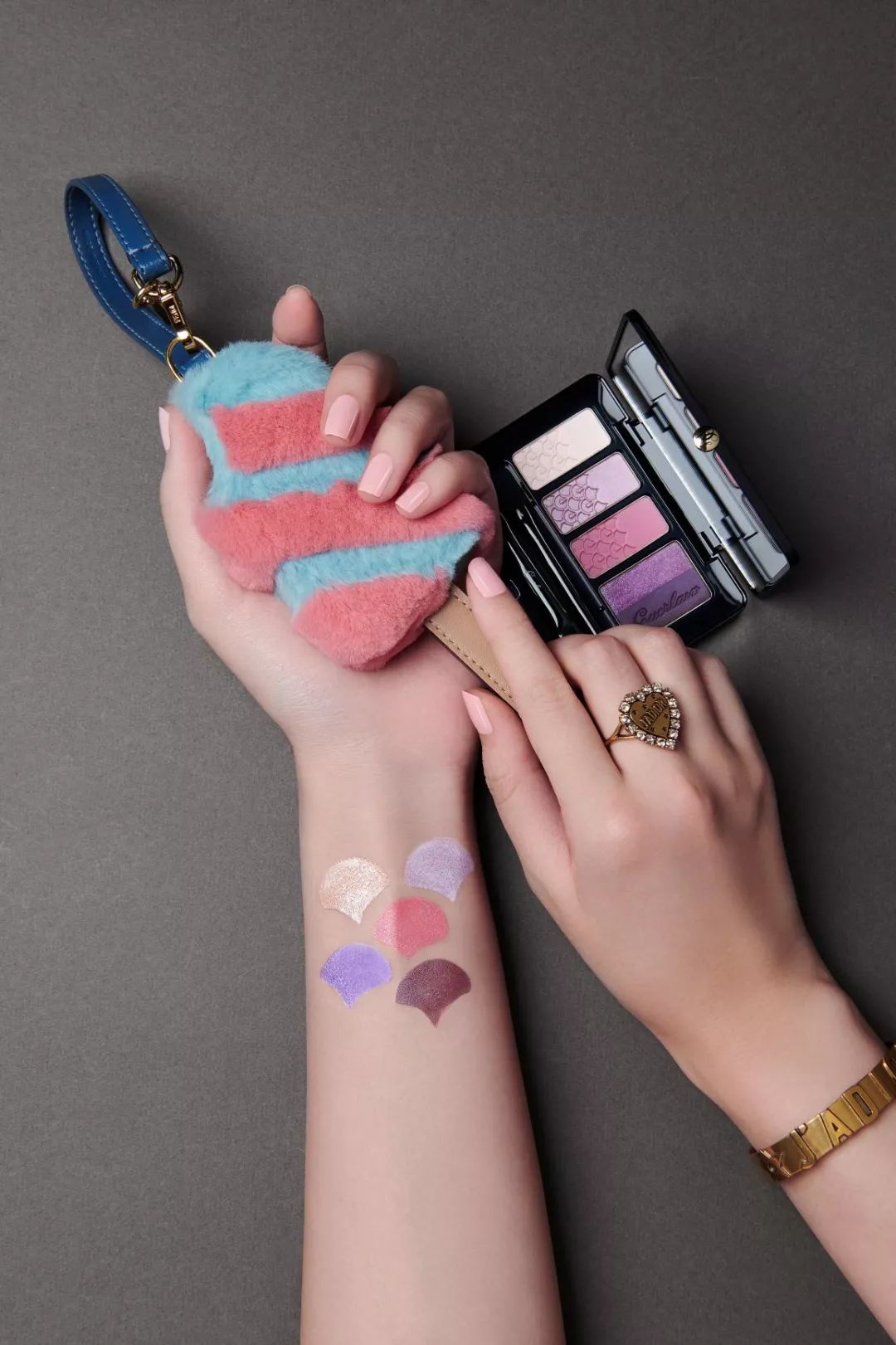 叮咚您有一条新消息请查收图片,叮咚您有一份专属礼物请查收