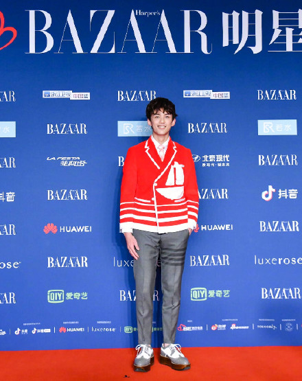 时尚芭莎盛典红毯杨颖,杨颖登时尚芭莎封面白色