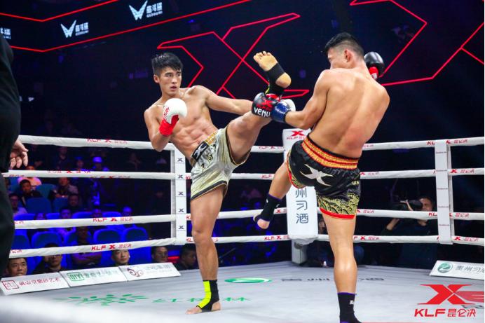 中国独苗冯兴礼强势晋级诸神4强，奇利亚宝刀未老KO对手太给力