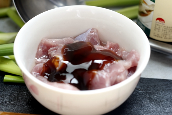 葱爆肉最正确的做法,葱爆肉最正宗的做法