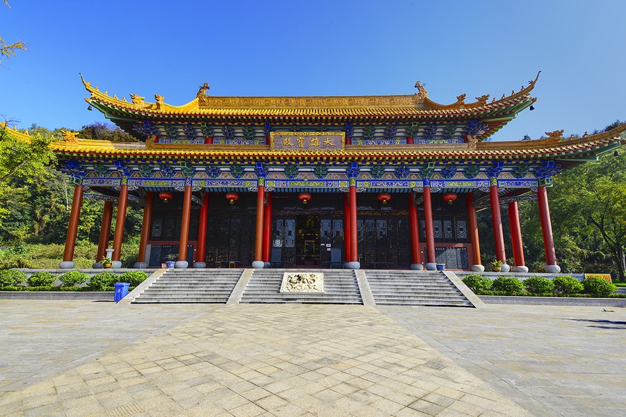 灵岩寺与趵突泉的区别,灵岩寺和趵突泉离多远