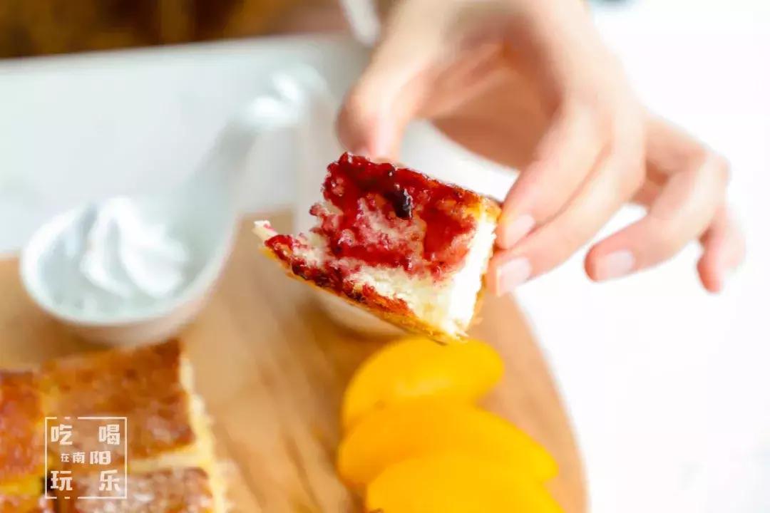 南阳shou家全透明撸猫咖啡馆！有手臂长的牛排！面包届的法拉利！