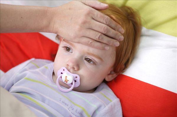 宝宝发烧不同部位凉,儿童发烧左右耳朵温度不同