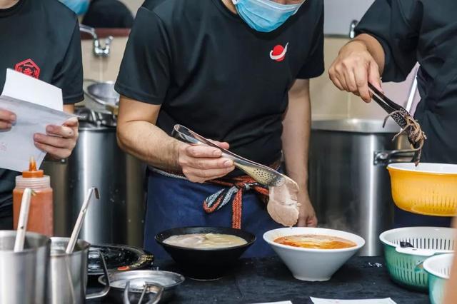 在日本排队吃拉面,天津排名前三的拉面