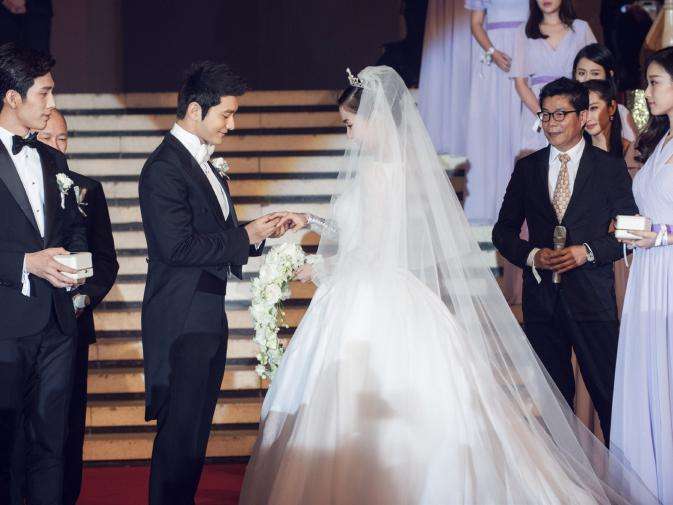 鍙嶇洰鎴愪粐鏄庢槦,鍗冧竾绮変笣鍒嗛亾鎵暢