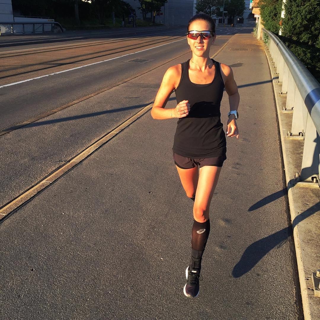 跑步膝盖受伤了多久才能自愈,跑步地面与膝盖损伤的关系