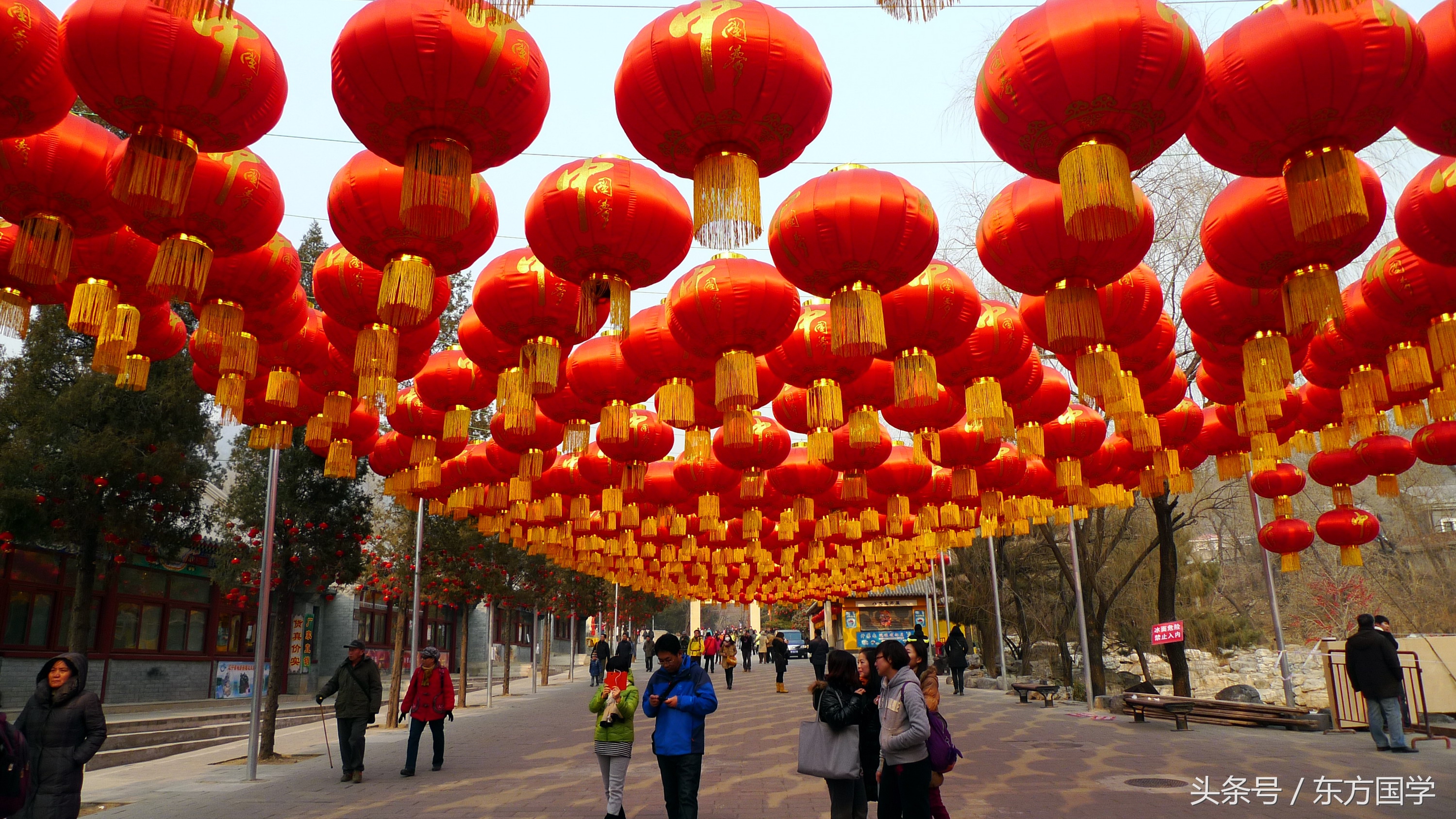 中秋节点灯笼的由来,国庆节灯笼正方形