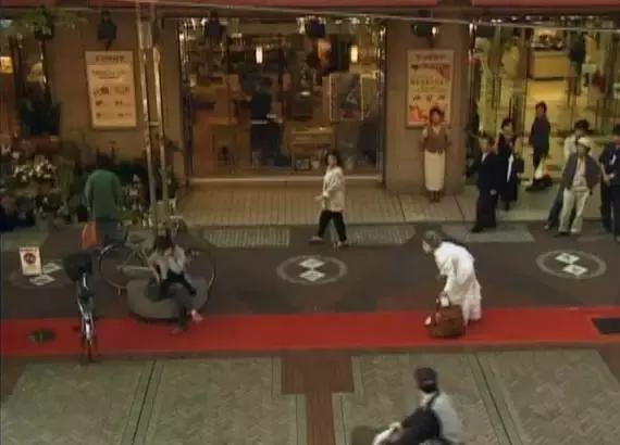 日本一*女妓**站街60年，拉客到74岁，等着一个永远等不到的嫖客