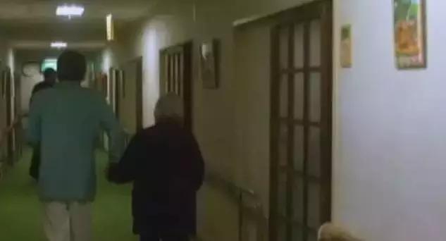 日本一*女妓**站街60年，拉客到74岁，等着一个永远等不到的嫖客