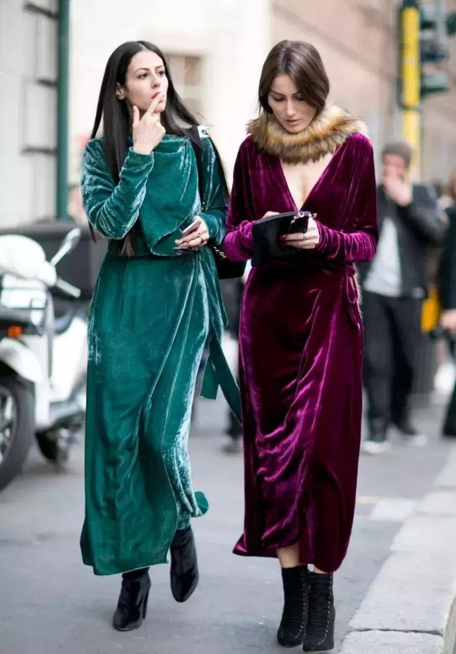 今年流行丝绒单品,冬季丝绒单品搭配