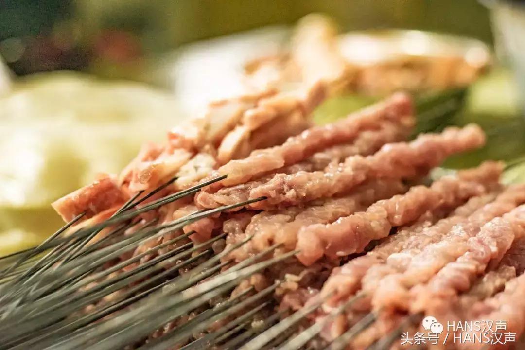 走，一起去武汉奇妙顶楼天台踢球蹦迪撸串