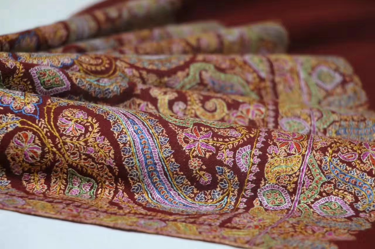 尼泊尔羊绒刺绣民族披肩,拉萨哪里买尼泊尔羊毛披肩